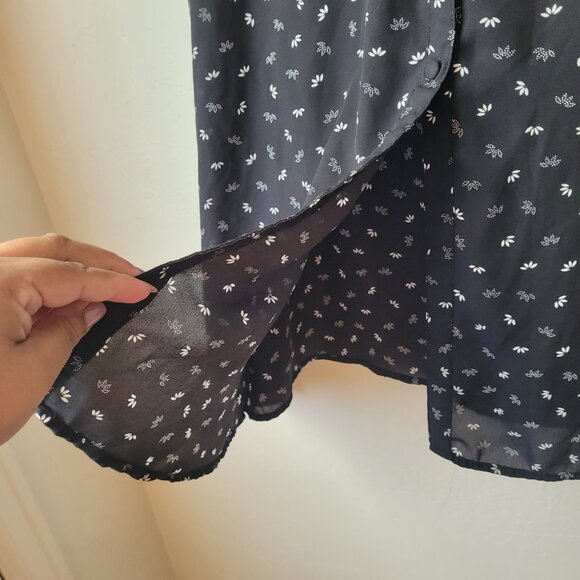 Torrid Chiffon Flutter Short Sleeve V-Neck Blouse - Picture 5 of 9